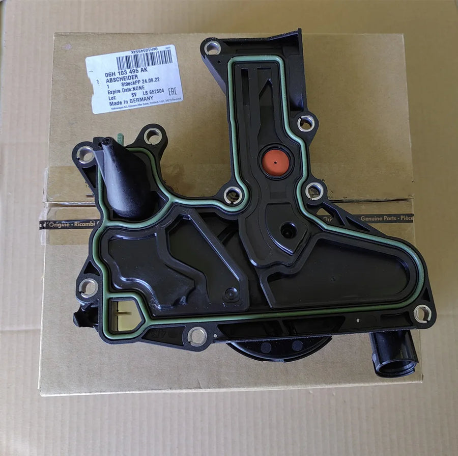 Engine Oil Separator PCV Valve with Gasket for Audi A4/A5/Q3/Q5